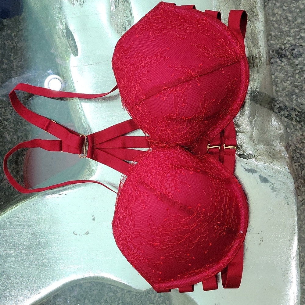Victoria's Secret Very Sexy strappy Lace Push up Pigeonnant 32DD